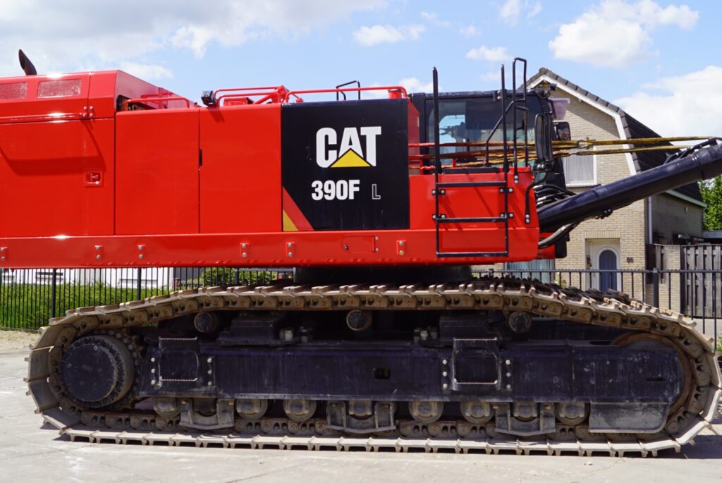 cat 390 f_8